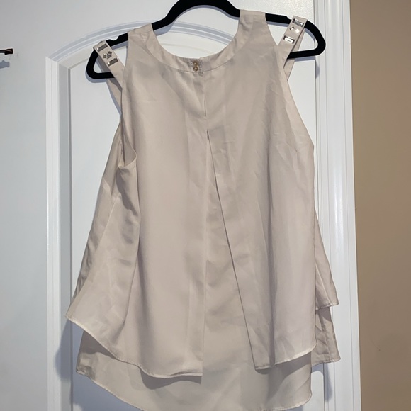 ✨ Jewel Cutout Strap Flowy Tank ✨ - Picture 6 of 6